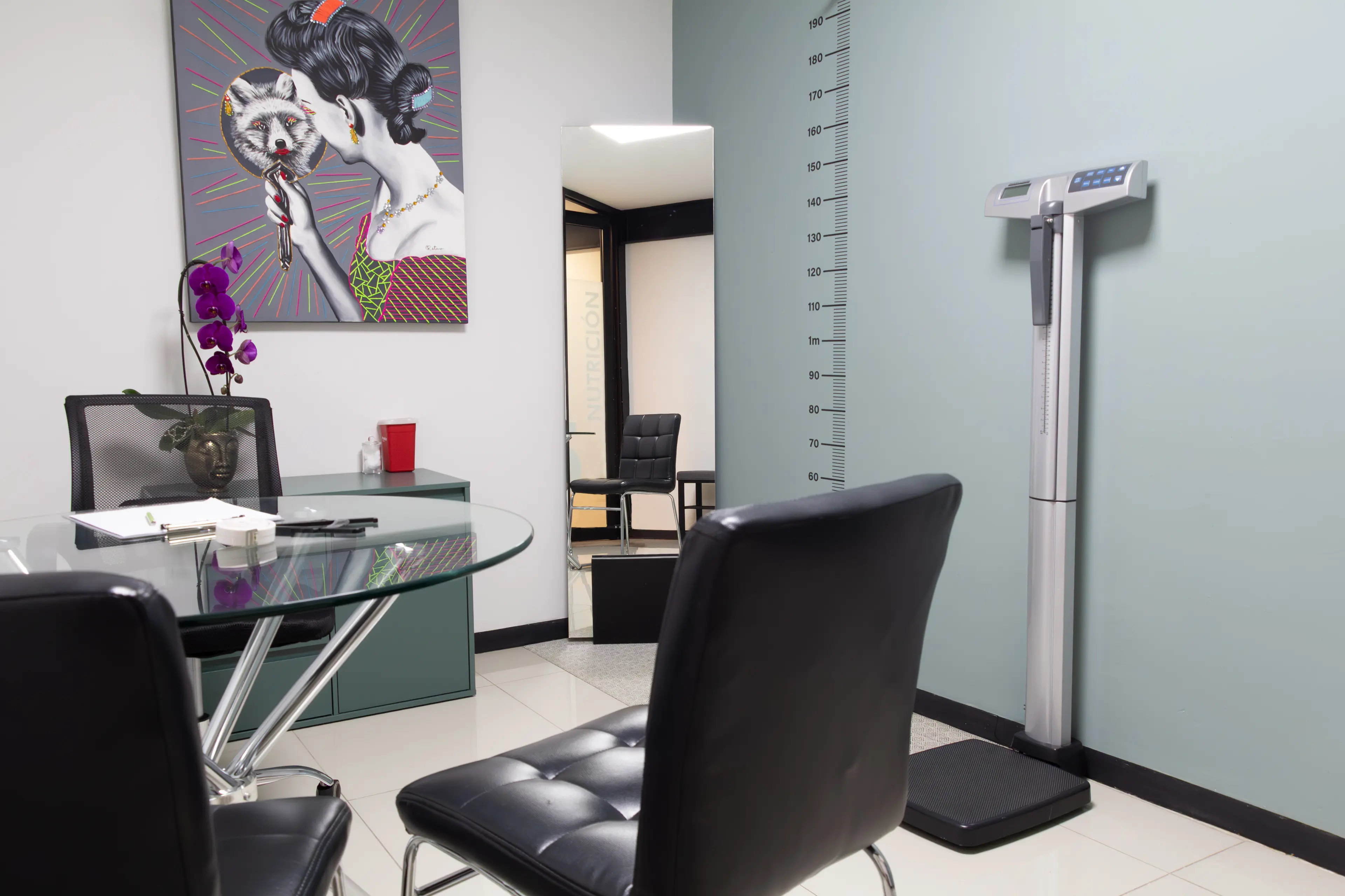 Consultorio de Nutrición especializado con equipamiento para evaluaciones nutricionales